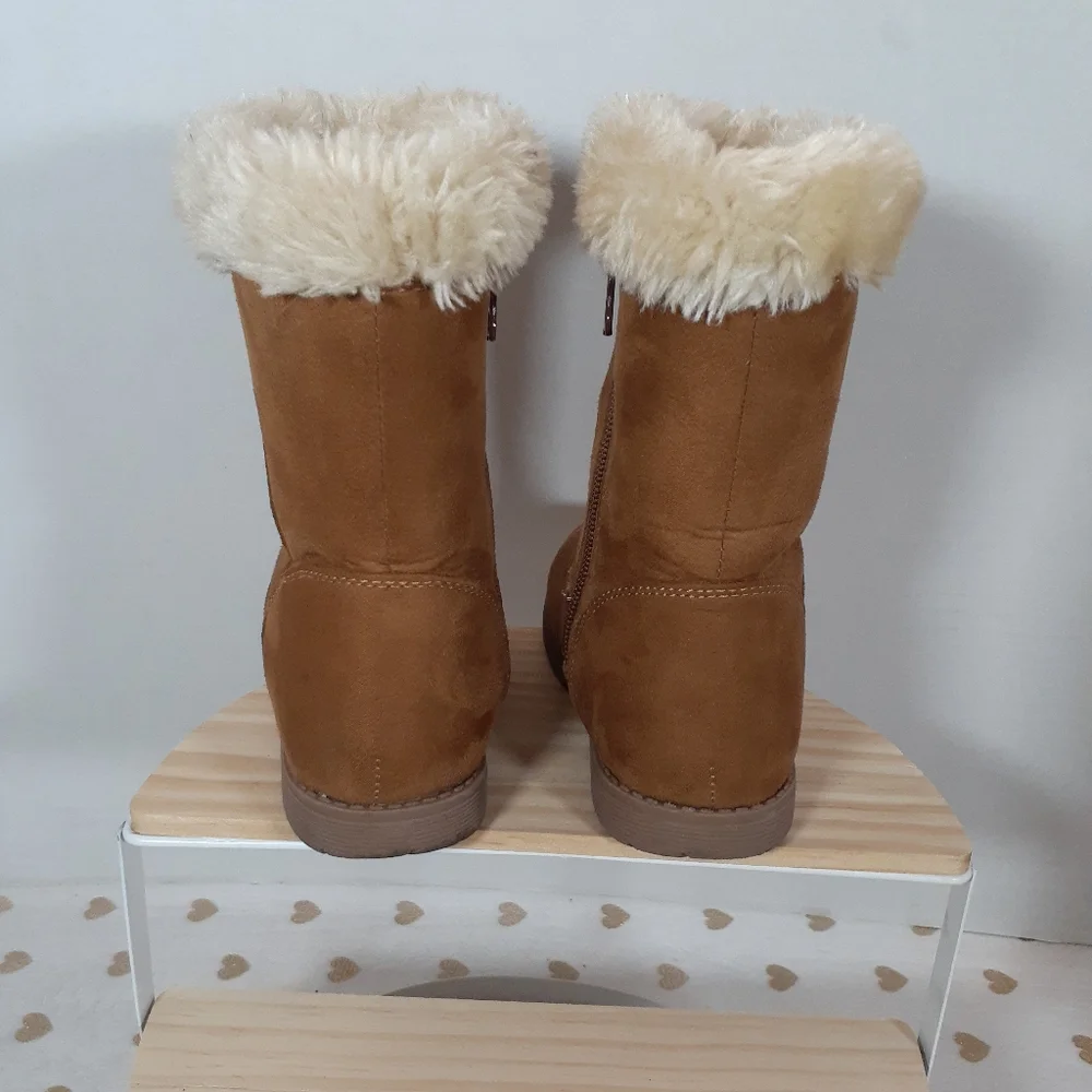 Cat & Jack Camel Suede Toddler Boots - Picture 4 of 6